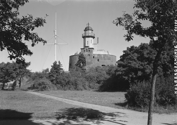 Fort i latarnia morska w Kołobrzegu w latach 1920-1930. Źródło: Bildarchiv Foto Marburg 