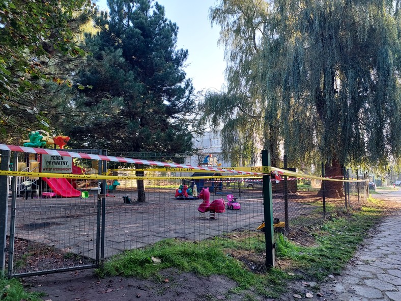 Rodzice mówią, że dzieci często wychodziły z przedszkola na plac zabaw