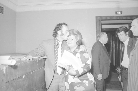 Danuta Rinn (z Czesławem Majewskim) podczas koncertu poświęconego Honorowym Dawcom Krwi w Sali Kongresowej w Warszawie (lata 70.)