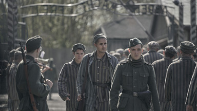 Książka o Auschwitz wywołała oburzenie, teraz robią serial z gwiazdą Hollywood. "Książka zakłamuje obraz życia więźniów"