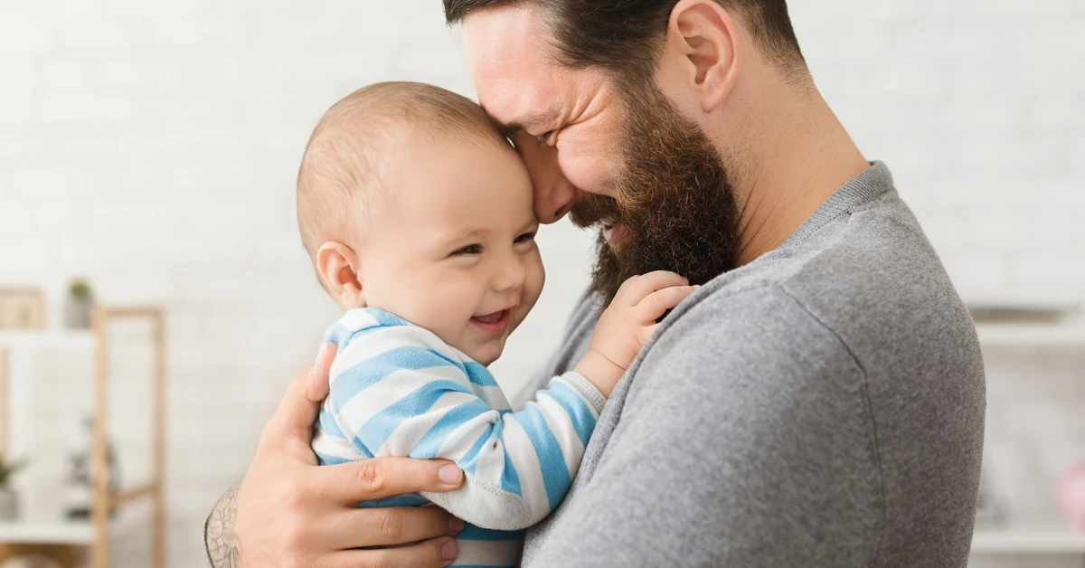 Coraz więcej ojców na urlopie popełnia ten błąd. Zaskakujące dane ZUS