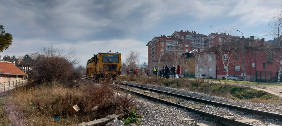 Radna mašina za snimanje pruge usmrtila nekadašnjeg boksera dok je prelazio prugu u Nišu