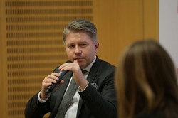 "Skoczek, goniec i dwa piony". Prof. Matczak o sprawie Wąsika i Kamińskiego