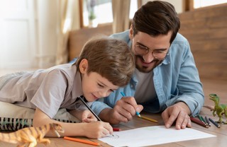 Czy rodzic samotnie wychowujący dziecko ma prawo do preferencyjnego rozliczenia podatku dochodowego?