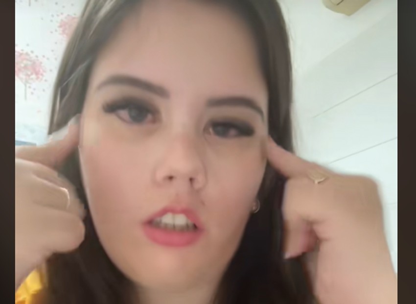 Devojka koja ne može da se nasmeje