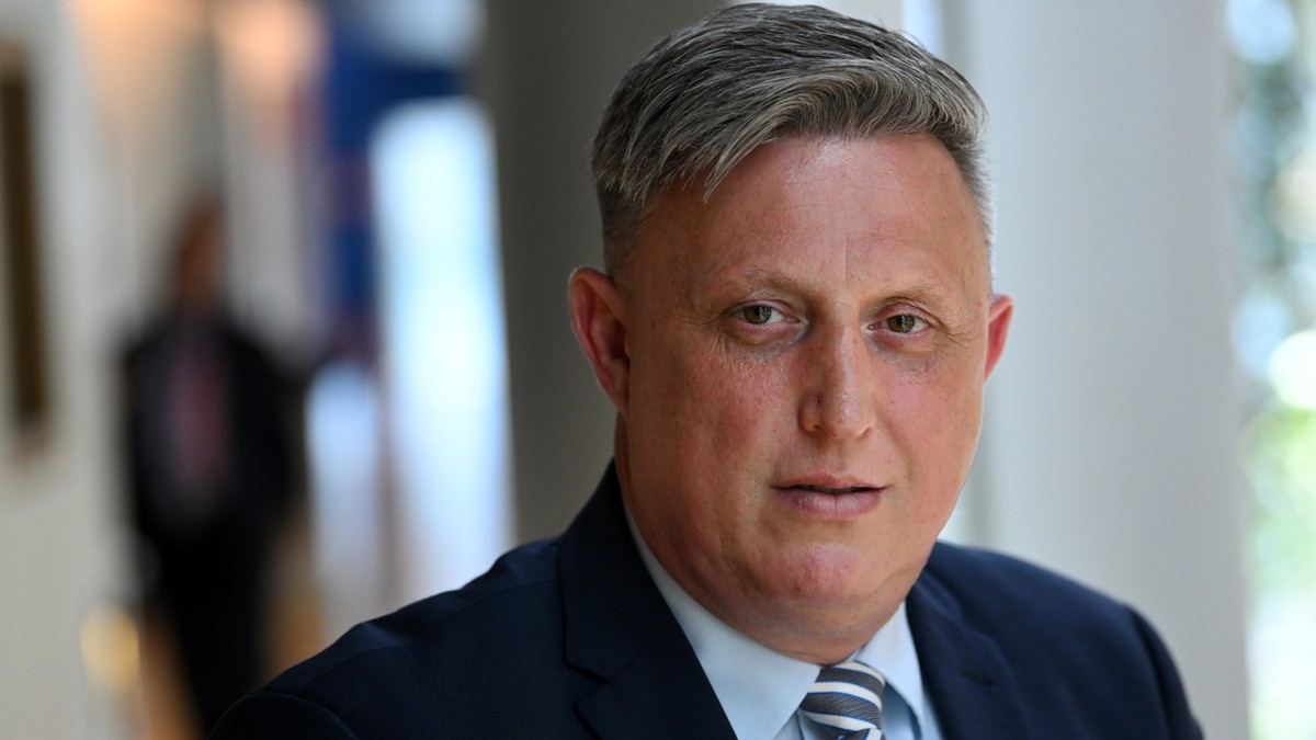 Futballista, vadász és református presbiter! Mutatjuk, ki pontosan a fideszes EP-képviselő, aki részegen megvert egy nőt Budapesten
