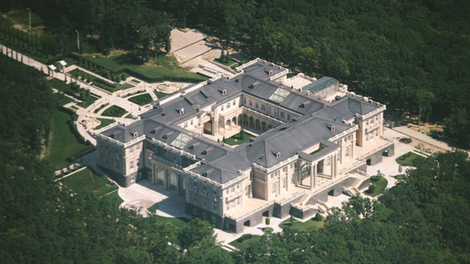 Pałac na zdjęciach satelitarnych sprzed kilku lat