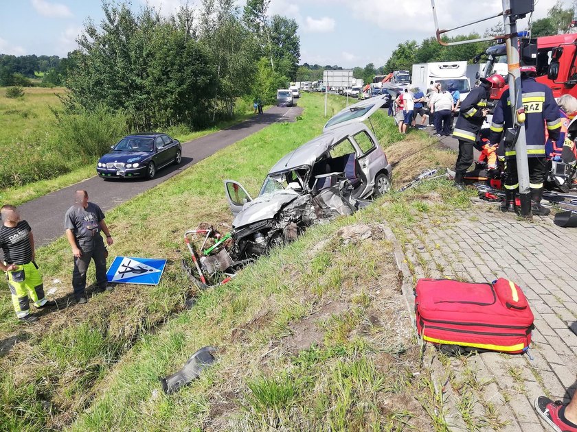 Auto zderzyło się z karetką