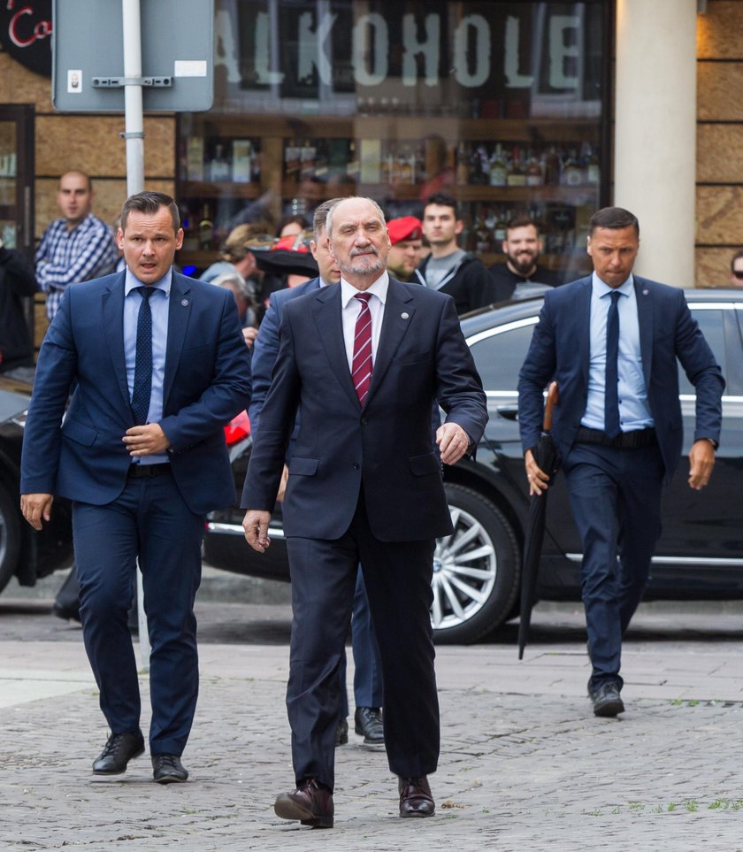 Macierewicz zapłaci za ukrywanie prawdy