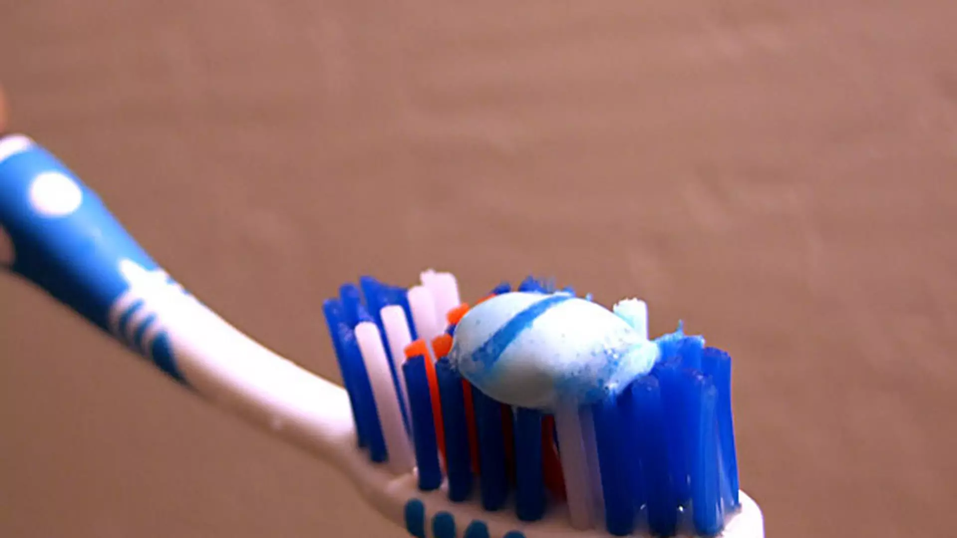 Czemu umycie zębów sprawia, że niektóre potrawy smakują gorzej? Miętowy posmak to nie wszystko