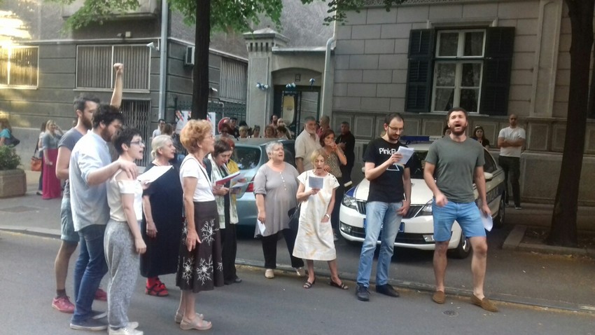 Pristalice održavanja festivala odgovorili pevanjem "Internacionale"