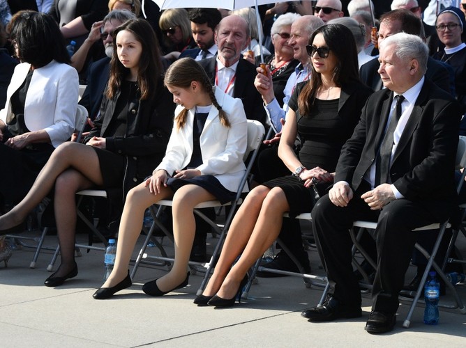 Marta Kaczyńska z córkami i Jarosław Kaczyński