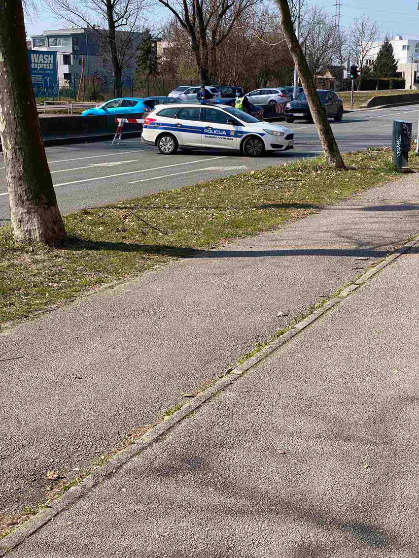 Prostor gde je pala letelica je ograđen