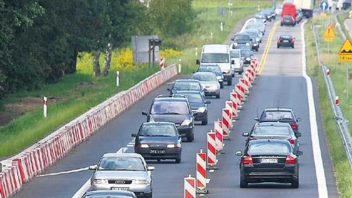 To był fatalny weekend na drogach w regionie. Od piątku w jedenastu wypadkach zginęły dwie osoby. Piętnaście zostało rannych. Podsumowanie całych wakacji wypada jednak lepiej niż rok temu - informuje "Głos Szczeciński".