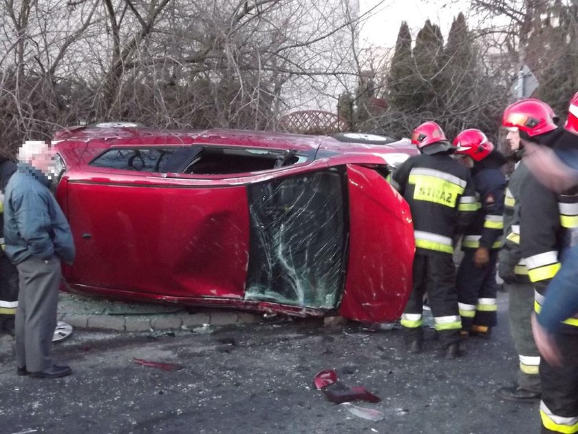 Auto dachowało na Rolanda 