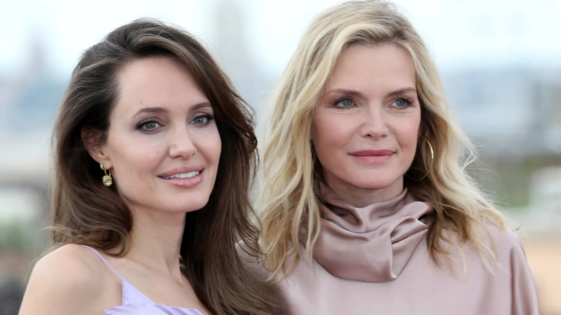 Angelina Jolie i Michelle Pfeiffer razem na czerwonym dywanie. Wyglądają wspaniale