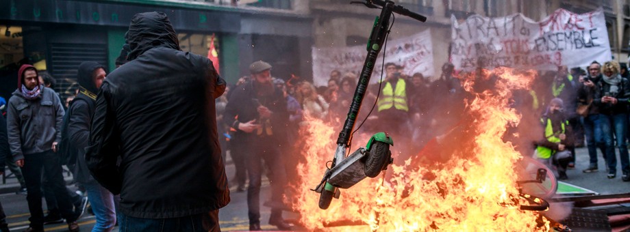 Demonstracje przeciwko reformie systemu emerytalnego w Paryżu, 28.12.2019.