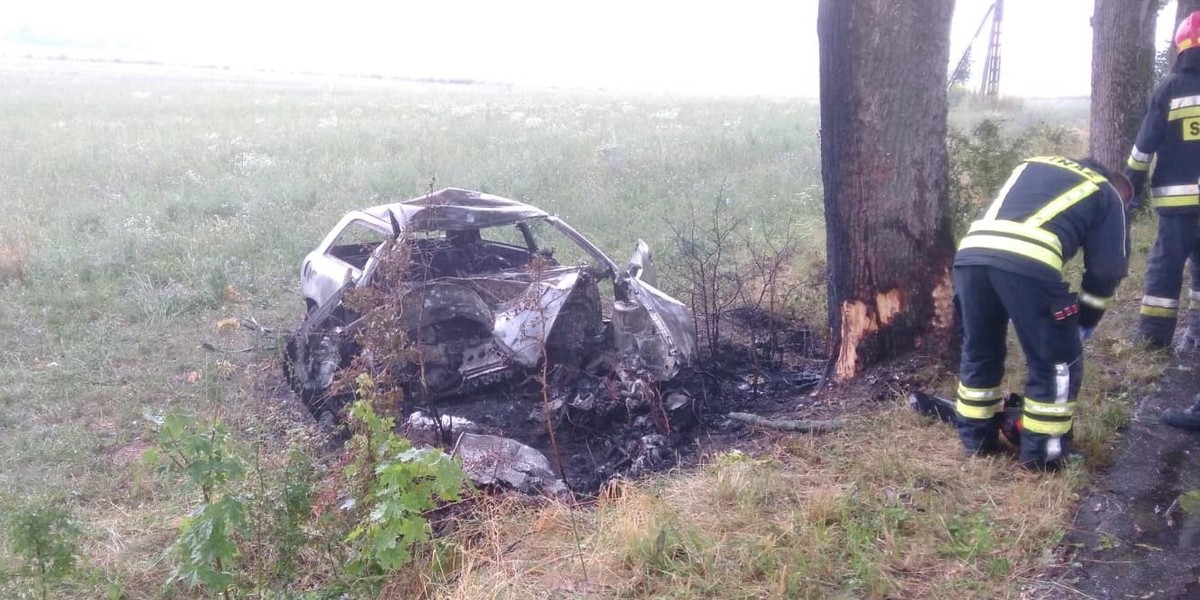 28-latek zginął w drodze do pracy. Jego auto spłonęło