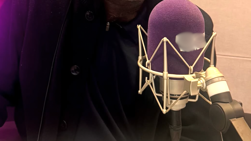 Komik a moderátor Eddie Nestor podstupuje liečbu rakoviny.