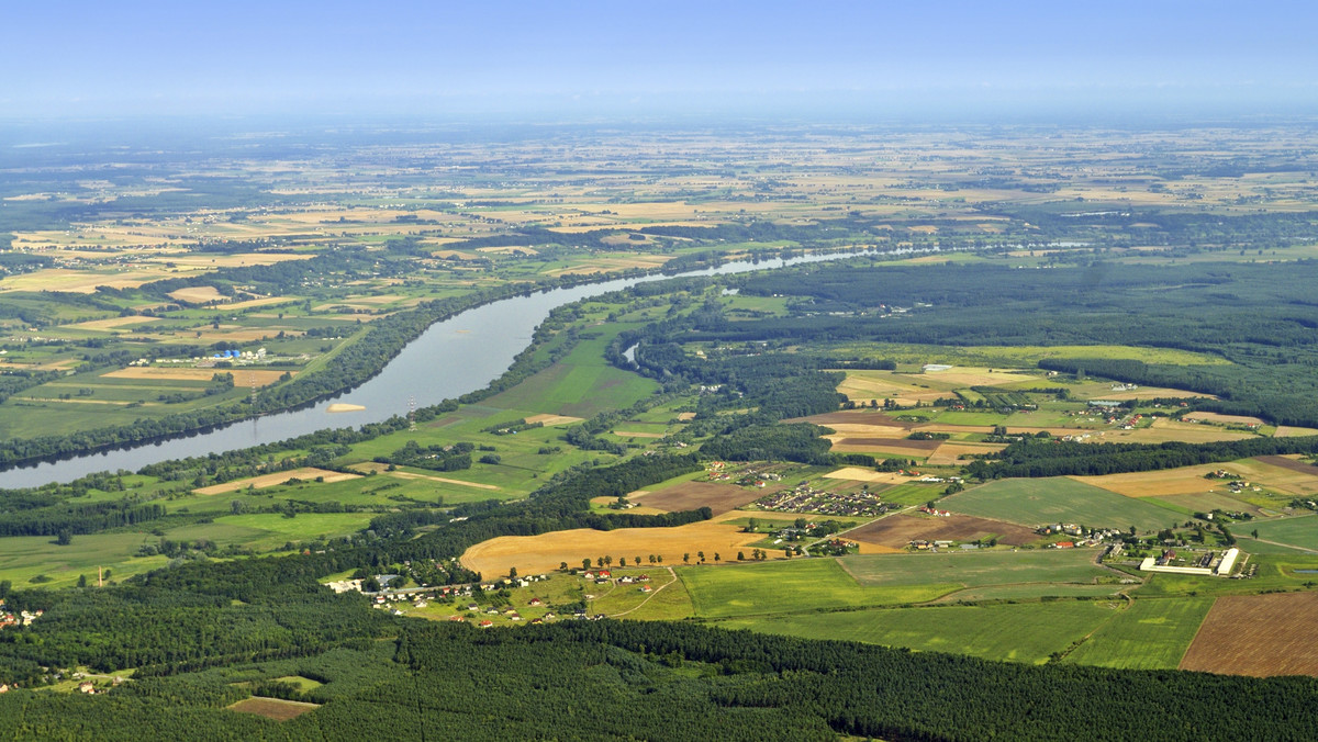 Z końcem kwietnia zakończy się przebudowa i wzmocnienie wałów rzeki Ryksy, prawego dopływu Wisły w rejonie Płocka, w ramach zabezpieczenia przeciwpowodziowego znajdujących się tam dwóch dolin: Zakrzewo-Kępa Polska oraz Rakowo-Drwały.