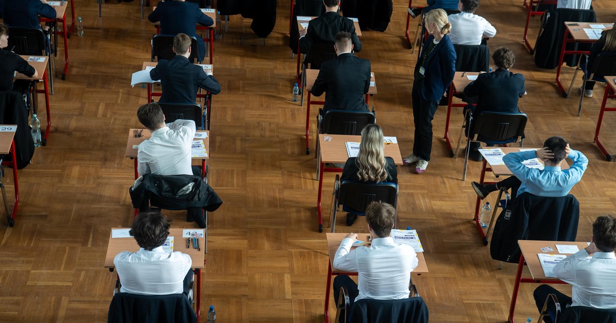 Egzaminy 2027. CKE odkrywa karty. Maturzyści i ósmoklasiści już wiedzą, kiedy usiądą do testów