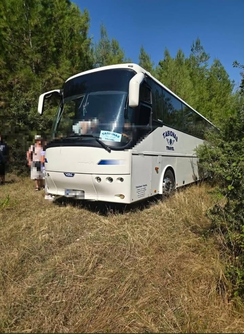 Autobus grčke turističke agencije čijem vozaču je pozlilo
