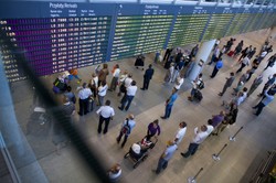 Konflikt w PAŻP. Premier włączy się w negocjacje z kontrolerami lotów?