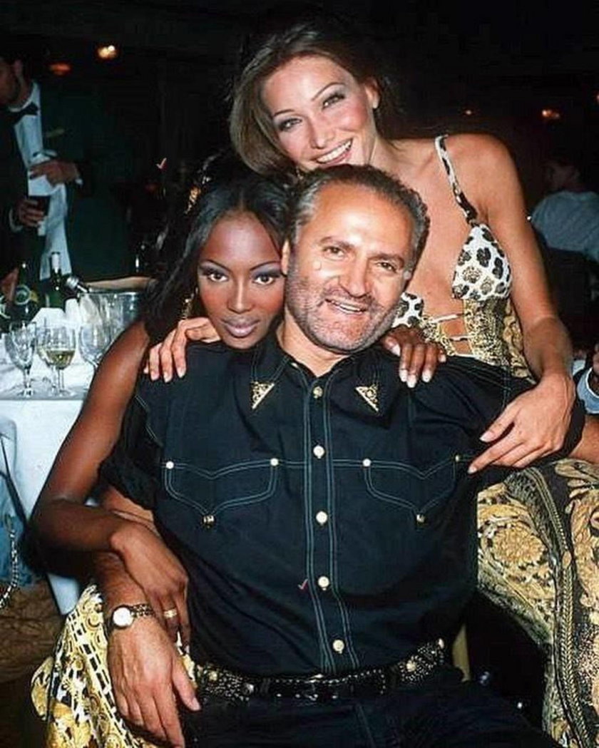 Gianni Versace z Naomi Campbell i Carlą Bruni