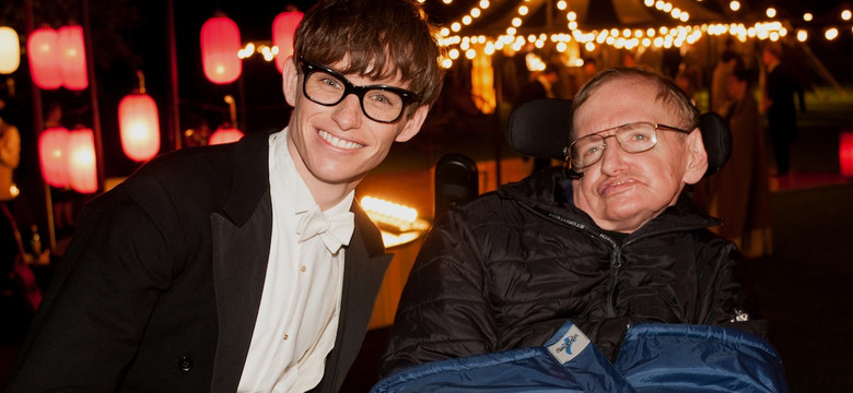 Stephen Hawking, ten zły z "Bonda"