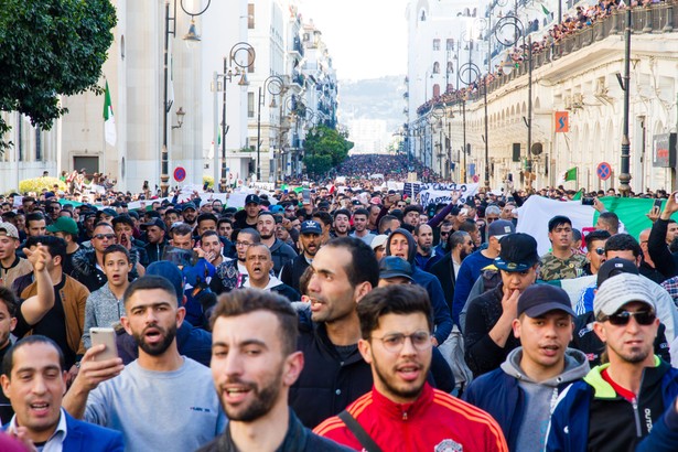 Pokojowy protest w Algierze