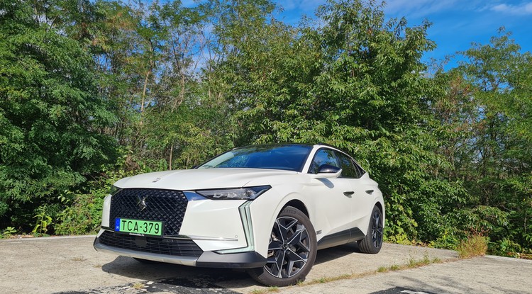 DS4 Etense