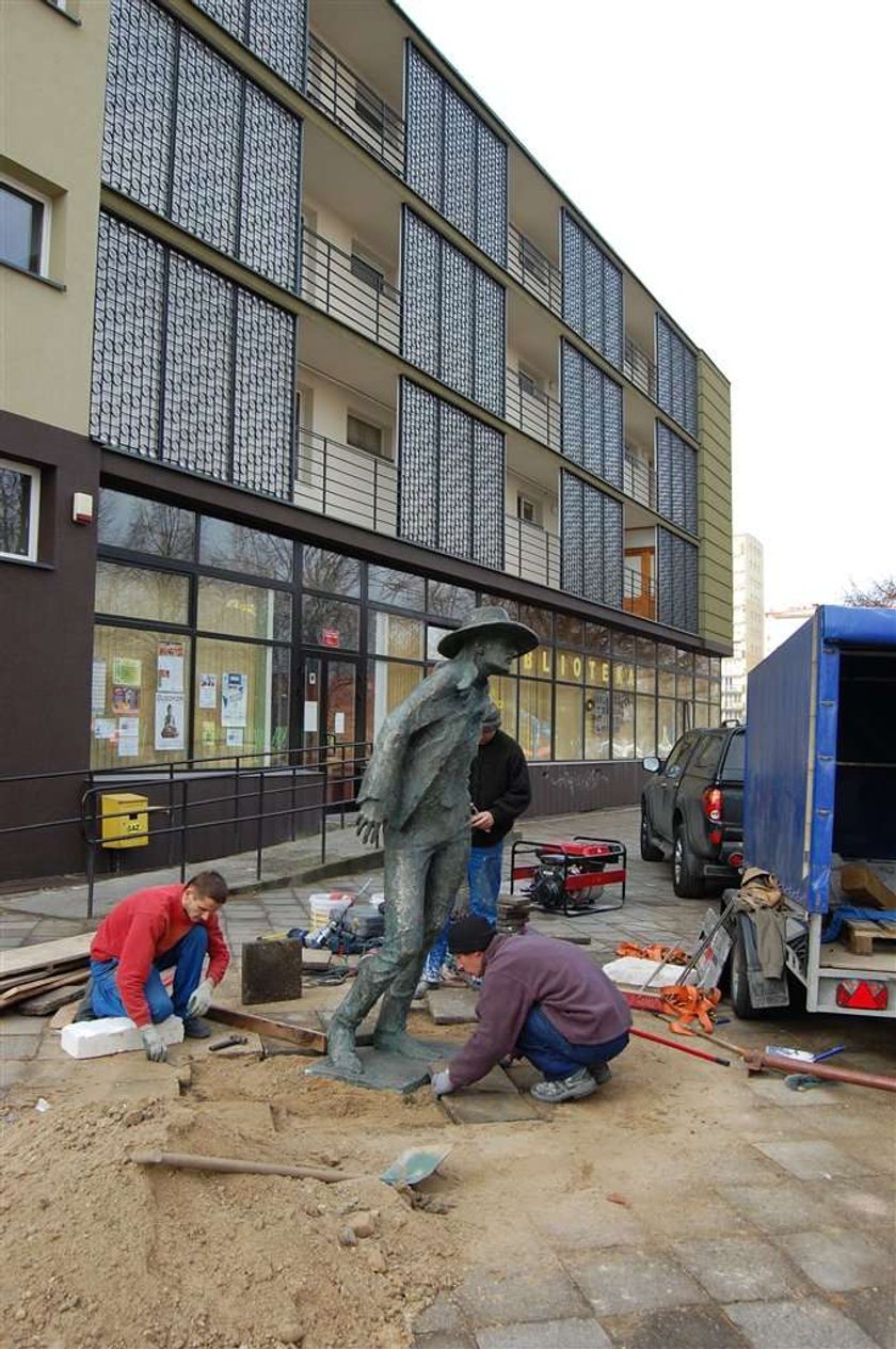 Pomnik wokalisty Dżemu. Fajny?