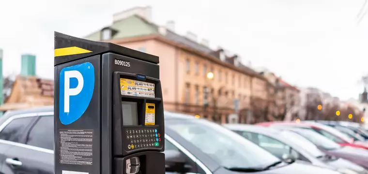 Opłata za weekendowe parkowanie w Warszawie? Trzaskowski mówi: tak