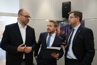 Posłowie PiS z kontrolą poselską w ministerstwach. Chodzi o incydent na granicy