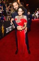 Jason Momoa és Lisa Bonet(korkülönbség 11 év): A Trónok harca Kahl Drogója 2006 óta alkot egy párt Lenny Kravitz egykori feleségével, Lisa Bonnet színésznővel. A párnak azóta van egy 9 éves kislánya és egy 8 éves kisfia, tavaly pedig az esküvőre is sor került! Gyakran jelennek meg együtt a nyilvánosság előtt, és sugárzik róluk a boldogság! Nem is lehetne köztük nagyobb az összhang!