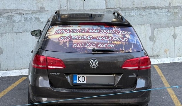 Automobil sa porukom zahvalnosti iz Severne Makedonije