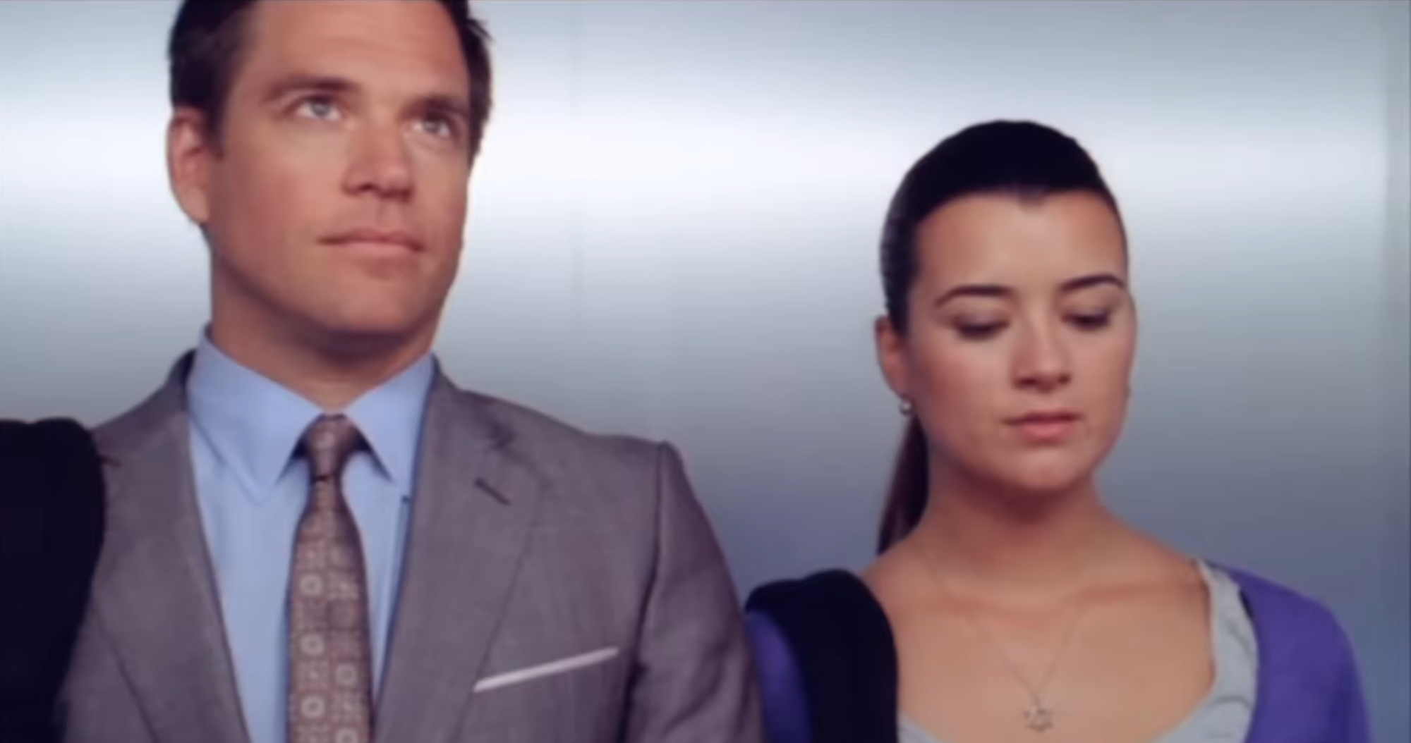 Michael Weatherly (Anthony DiNozzo) a Cote de Pablo (Ziva David) v seriáli NCIS. 