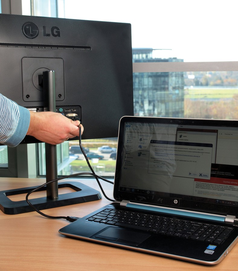 Dwa monitory poradnik jak podłączyć dwa monitory konfiguracja wielu