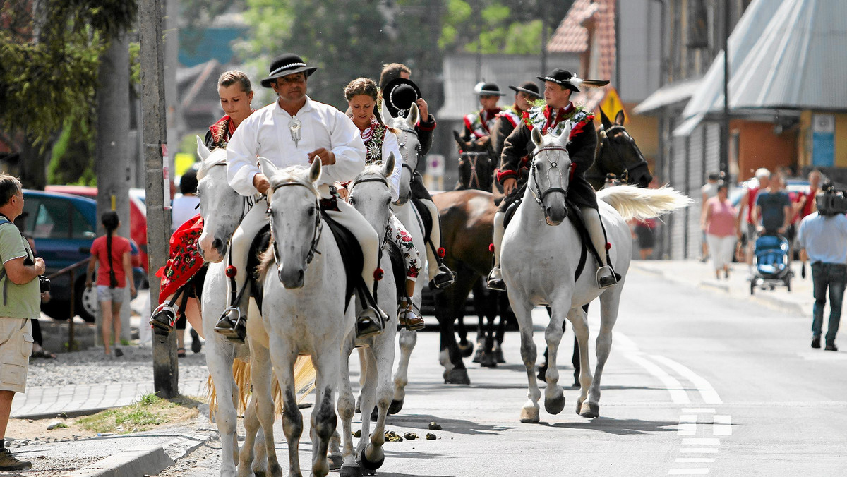 Festiwal Folkloru Polskiego - 48. Sabałowe Bajania rozpoczął się w środę w Domu Ludowym w Bukowinie Tatrzańskiej. Górale zapraszali gości słowami tatrzańskiej pieśni: "Na Bajania przyjdźcie, nie wymawiojcie się".