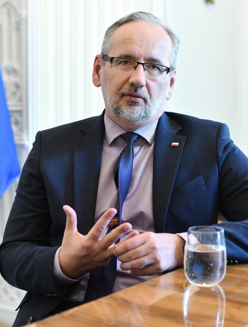 Minister Adam Niedzielski poinformował, że rząd planuje 2 listopada uruchomić system skierowań na przyjęcie trzeciej dawki dla wszystkich obywateli powyżej 18 roku życia. 