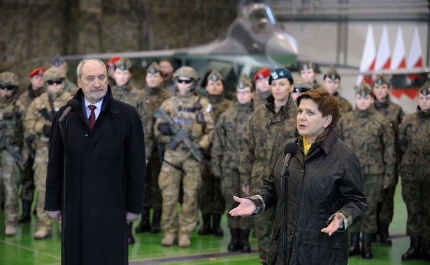 Macierewicz powołał pełnomocnik ds. służby kobiet. "Jesteście, drogie panie, solą polskiej armii"