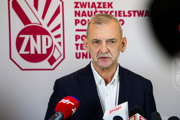 Prezes ZNP Sławomir Broniarz poruszał wielokrotnie kwestię podawania w mediach tzw. "średniego wynagrodzenia nauczycieli"