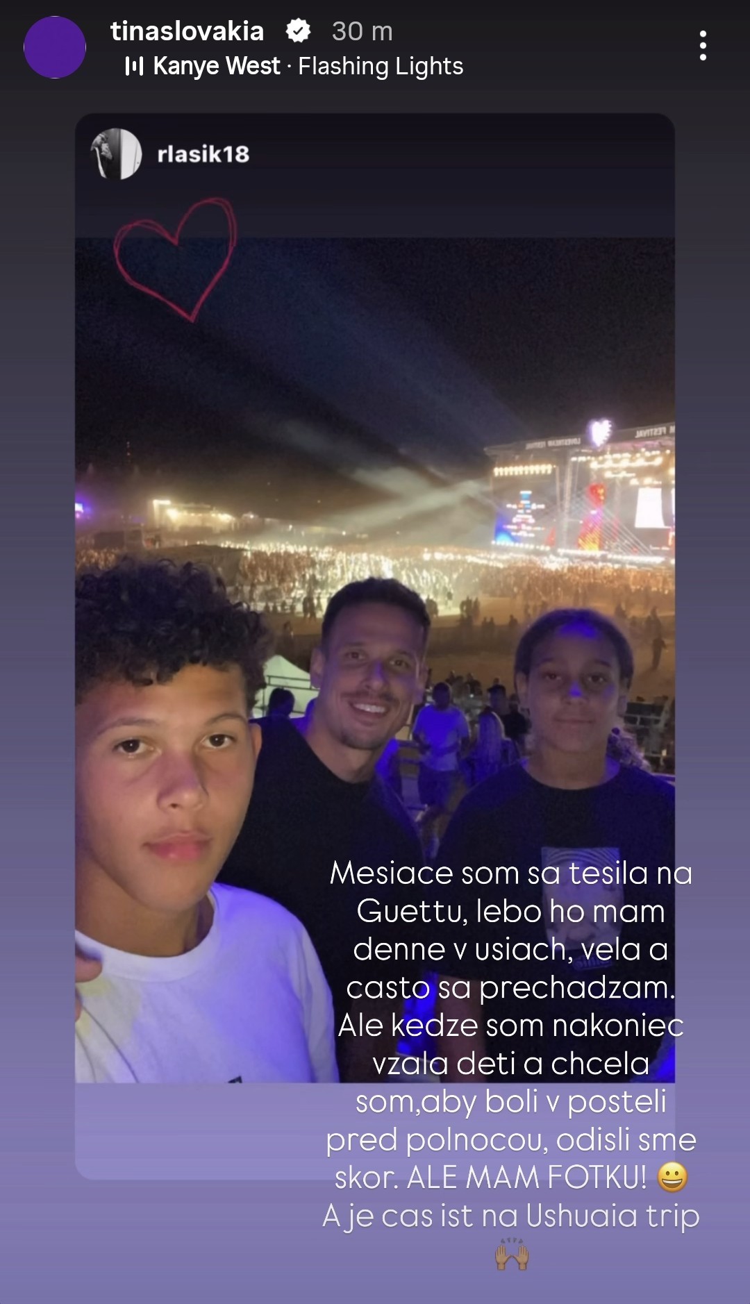 Futbalista Richard Lásik so synom Leom a Tininou dcérou Aničkou na Lovestream festivale. 