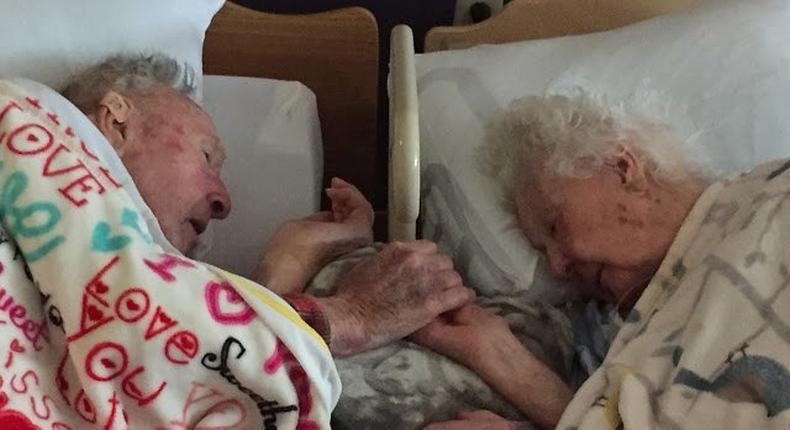 Viral photo of elderly couple shared on Reddit