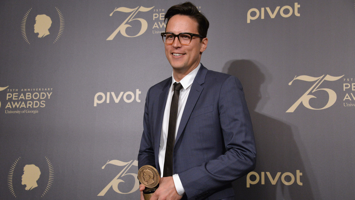 Cary Joji Fukunaga został nowym reżyserem nadchodzącego filmu o Jamesie Bondzie. Reżyser serialu "Detektyw" i filmu "Beasts of No Nation" zastąpił w tej roli Danny'ego Boyle'a, który zrezygnował z funkcji w sierpniu, trzy miesiące przed planowanym rozpoczęciem zdjęć.