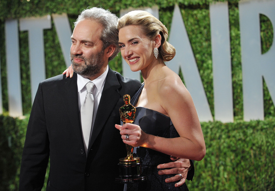 Kate Winslet i Sam Mendes podczas ceremonii wręczenia Oscarów w 2009 r.