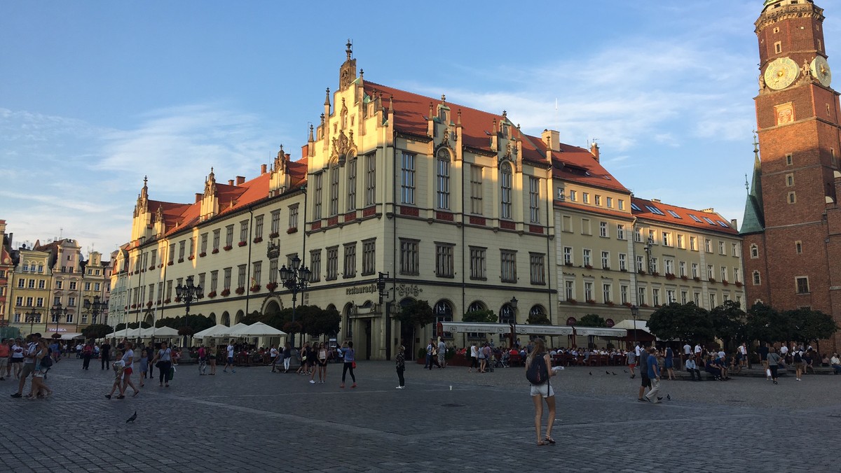 Piknik rodzinny w zajezdni przy Powstańców Śląskich, labirynt w polu kukurydzy, obchody święta seniora i bezpłatne kino samochodowe przy Hali Stulecia, to tylko niektóre wydarzenia, jakie czekają wrocławian w najbliższy weekend. W Onecie prezentujemy przegląd najciekawszych imprez.