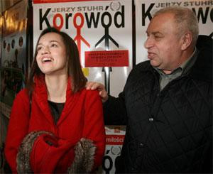 Jerzy Stuhr i Katarzyna Maciąg (odtwórczyni roli Uli) na konferencji filmu &quot;Korowód&quot; w Krakowie /fot. PAP/Jacek Bednarczyk