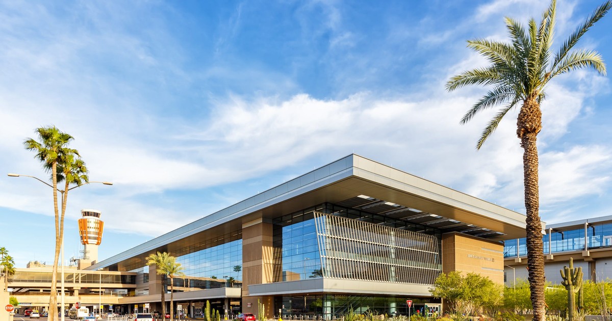 The 20 biggest US airports ranked from worst to best, according to the