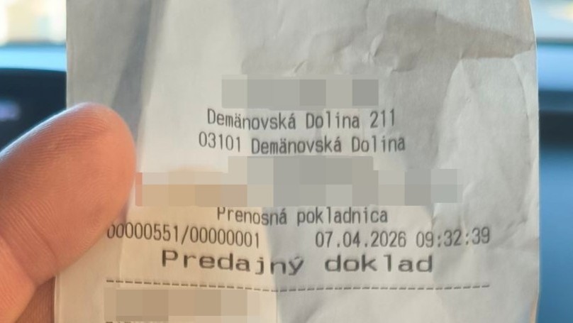 Marek ukázal cenu za parkovanie.